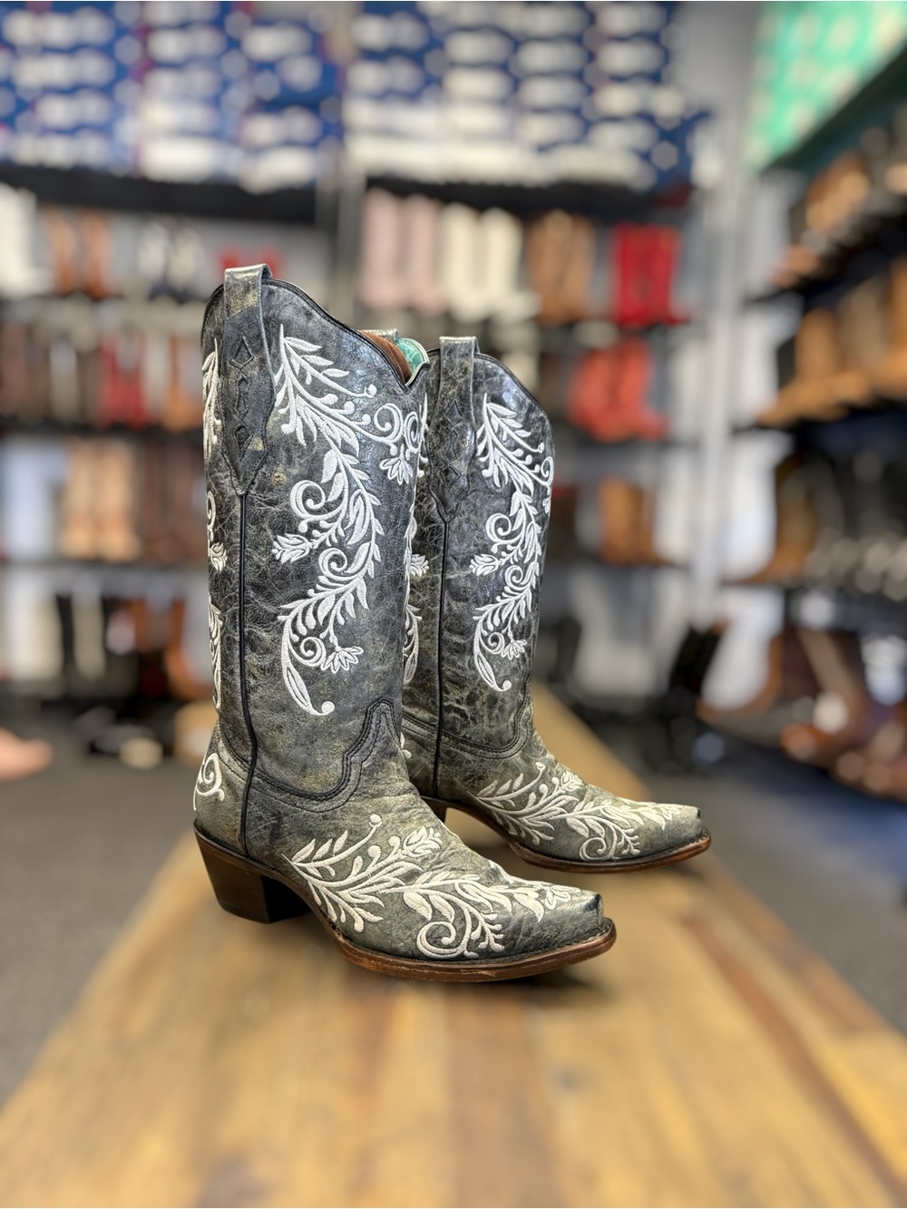 Corral Women's Western Boots
Fashion Cowboy Boot Size 8 - Picture 8 of 10